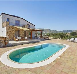 4 bedroom villa with pool, Castellammare del Golfo, sleeps 8-9